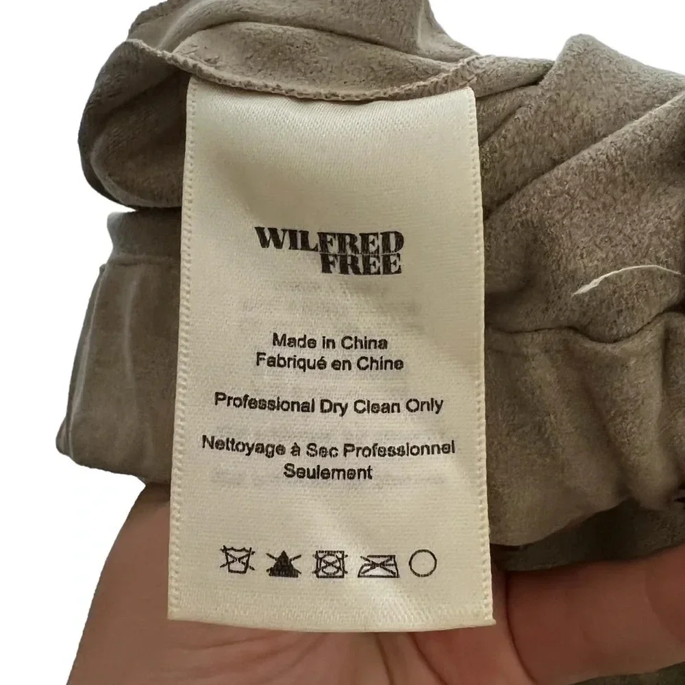 Wilfred Free Aritzia • Vegan Suede Lis Skirt